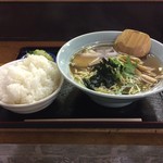 陽楽 - ラーメン&ライス横から~