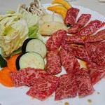 焼肉みなみ亭 - 上カルビタレと野菜達　いい色してますね♪