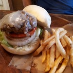 Hamburger Cafe UNICO - 今牧場さんのチーズバーガー(1600円)