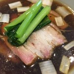 麺処ほん田 - スモーキーな吊るし焼豚