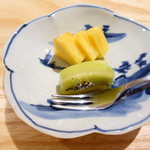 日本料理 藤井 - パイナップルとキウイ