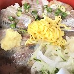 浜茶屋網元 - いわしぶっかけ丼