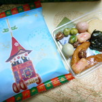 Kyouararekyoutogionshuugetsu - 箱の中の小分けになった袋も祇園祭の絵柄