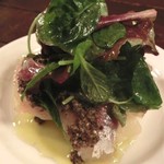 ビーボ デイリースタンド - 「鯵のマリネと温じゃがいものサラダ」：オリーブとアンチョビの柔らかなコクをたたえて、味わい深い！