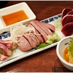 鳥田中 - 湯引きお造り（小）　400円