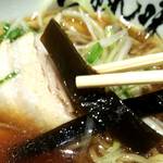 利尻らーめん味楽 新横浜ラーメン博物館店 - 昆布！！このトッピングはあまり無いねぇ〜(๑´ڡ`๑)