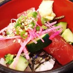 川崎日航ホテル カフェレストラン「ナトゥーラ」 - マグロのポキ丼