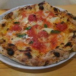 Pizzeria Bella Vita - Ｃset ピッツァ（マルゲリータ）、ドリンク（白ワイン）、サラダ＆前菜２品、ドルチェ 1,600円（税別）