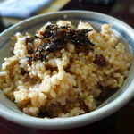 いろり　じねん - お替りのご飯には、ひじきの佃煮。