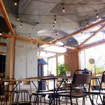 Tinys Yokohama Hinodecho - 高架下の店内