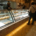 パティスリートム - スタッフさんたくさん！