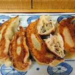 Inoue - 井の上 ＠南葛西 皮も手作り焼ギョーザ モチモチ食感の手作り皮に挽肉多めの餡が包まれます