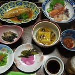 観光荘 - 追加の煮魚も来ました