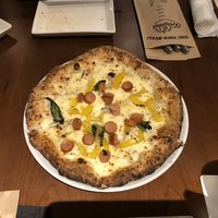 パージナ イタリアン ファイアワークス プラス カフェ ～薪焼きイタリアンとワイン～ - 窯で焼き上げられたピザはモチモチで美味しいです。