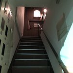 BAR深夜プラス1 - この階段を上がるのだ！