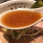 江戸前煮干中華そば きみはん - 醤油のスープ