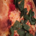 ピッコロ・カスターニャ - マルゲリータピザ