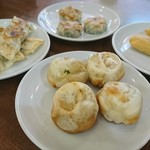 龍江飯店 - 棒餃子、焼きニラ饅頭、焼き小籠包、春巻