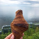 エグ・ヴィヴ - 【2018年06月】クロワッサンを目の前の海を眺めながら頂きます。
