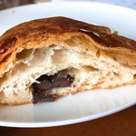 エグ・ヴィヴ - 【2018年06月】パン・オ・ショコラの断面。