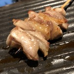 焼き鳥 とりら - 分厚い脂身の皮付きアキレス！
