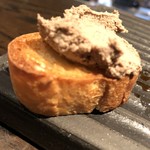 焼き鳥 とりら - 前夜と違うバゲットのレバーパテ！