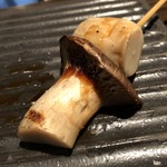 焼き鳥 とりら - 計算尽くの逆らって刺されたエリンギも美味しい！