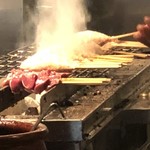 焼き鳥 とりら - 美しい手捌きが拝める焼き台！