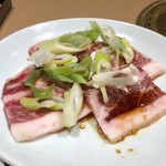 卡爾比一丁 和歌山店 - 国産牛骨付カルビ 842円。