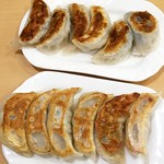 餃子市場 - しそ入り焼き餃子：390円、焼き餃子：290円