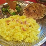 チャイカフェ バガヴァッド - ホットガラムチキンカリーのプレート