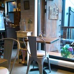 m’s terrace Kamakura  - 店内から入り口方向を見る