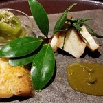 馳走 啐啄一十  - ②太刀魚(熊本県天草産)・唐墨掛け
      
      ③煮黒鮑(千葉県産)、川のり(高知県四万十川産)
      
      ④万願寺唐辛子(京都府産)の揚げ浸し