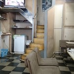 アオイ - レトロな店内
