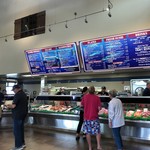 Point Loma Seafoods - 青い看板はこちらで食べられるメニューです。