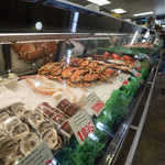 Point Loma Seafoods - 買って帰りたい食材をガラスケース越しに注文します。