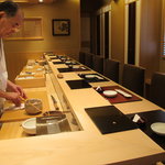 Sushi Mizutani - 清潔感溢れる店内