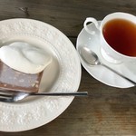 旦念亭 - チョコレートケーキと紅茶