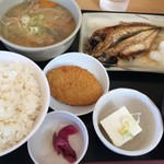 山小屋食堂 - 私は日替わり朝定食に豚汁追加～