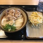 うどん おかだ - 肉冷やし（並：480円）+かき揚げ（120円）_2018年7月