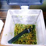 言えば冷蔵庫から生青唐辛子の微塵切りを出してくれます。