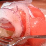 カフェ・ド・パリ - サラダのアップ　いいトマト使ってましたね。