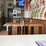 新中華 - 店内写真  品数が多い