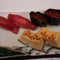 すし乾山 大阪北新地店 - わざわざわけて盛り付けを頼んだのに一緒に盛られてきた。