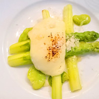 鉄板焼き 銀座 ポルトファーロ 本店 - グリーンアスパラガスのオーブン焼き パルマ風