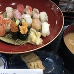 喰居来居や 和ん - ランチなので、小鉢と焼魚