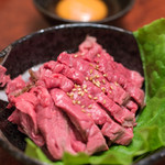 今久 - 2018.7 黒毛和牛ローストビーフ ユッケ風（970円）