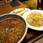 雲龍一包軒 - 担々麺（黒）・半炒飯セット ＋ 五目春巻