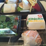 McDonald's - トレイに載って運ばれる