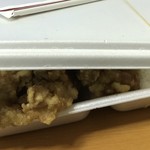 ヤムヤム - ザンギ弁当（蓋 ういてます）